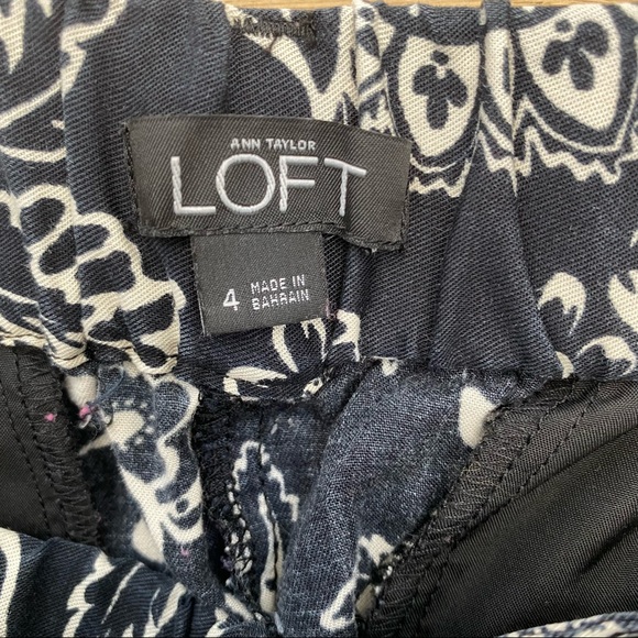 SOLD LOFT Black Floral Pleated Pull On Shorts - Picture 6 of 10